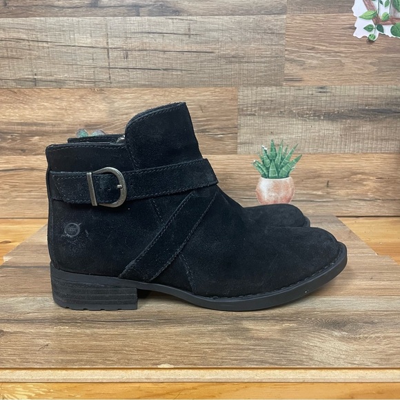 Born Ankle Boots Womens 8 Trinculo Black Suede Comfort Buckle Strap Moto Bootie - Picture 1 of 7